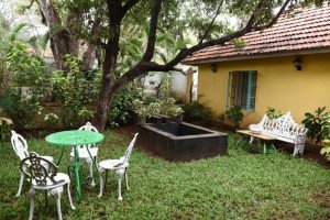 Terra Rosa-16 courtyard      